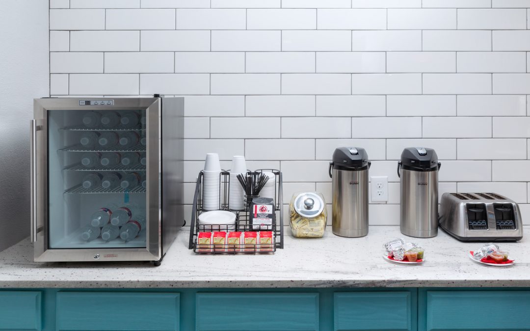 Comment réussir la première mise en main de votre frigo vitré ?