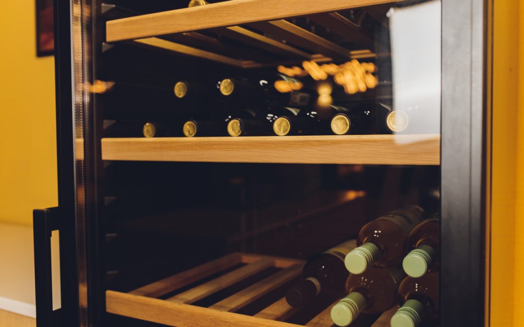 Comment aménager une cave à vin sous un escalier ?