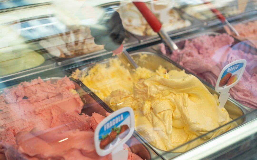 Comptoir à glace 4 bacs : Découvrez les avantages de la vitrine Scoop