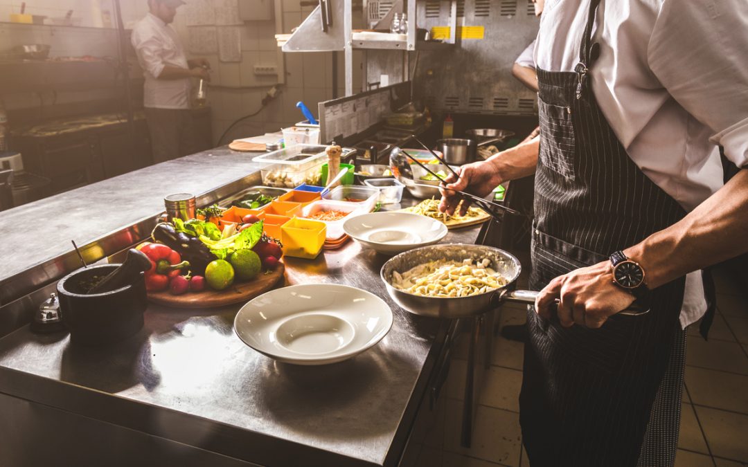 Table de préparation réfrigérée positive : Pourquoi la choisir pour son restaurant ?