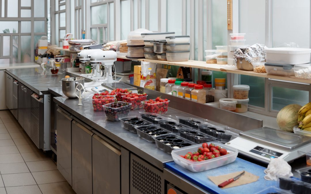 Table de préparation réfrigérée, quel modèle choisir pour votre fast-food ?