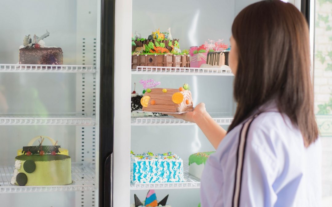 Vitrine libre service avec portes coulissantes : lequel choisir ?