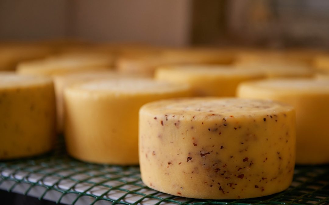 Comment augmenter l&rsquo;hygrométrie dans une cave à fromages ?
